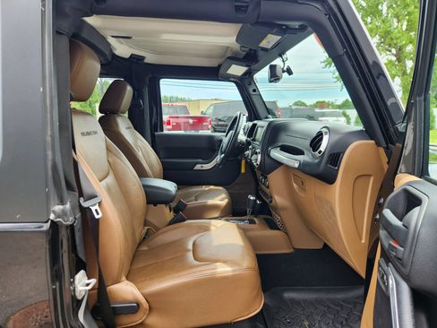 Used 2013 Jeep Wrangler Rubicon w/ Dual Top Group AWD/4WD image 13