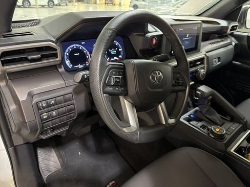 Used 2025 Toyota Tacoma TRD Off-Road AWD/4WD image 9