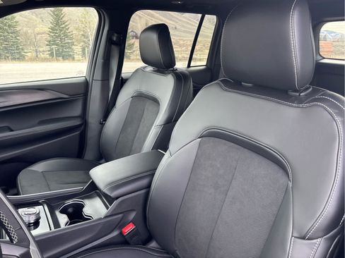 New 2025 Jeep Grand Cherokee Altitude image 57