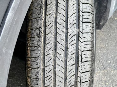 Used 2020 Volkswagen Tiguan S image 41