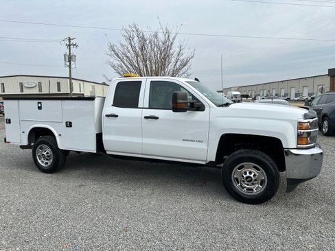 Used 2019 Chevrolet Silverado 2500 W/T w/ WT Convenience Package image 6