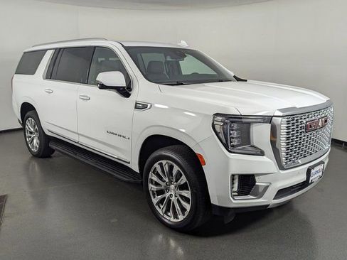 Used 2024 GMC Yukon XL Denali image 2