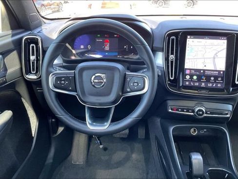 Used 2024 Volvo XC40 B5 Core AWD/4WD image 4