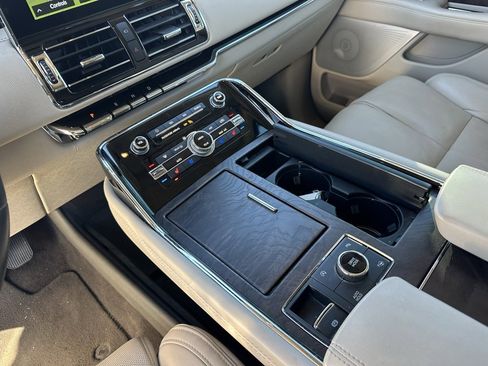 Used 2021 Lincoln Navigator Reserve w/ Luxury Package image 30