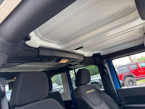 Used 2015 Jeep Wrangler Unlimited Sahara w/ Max Tow Package AWD/4WD image 37