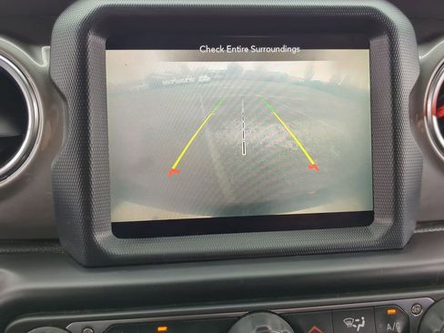 Used 2020 Jeep Wrangler Unlimited Sahara image 17