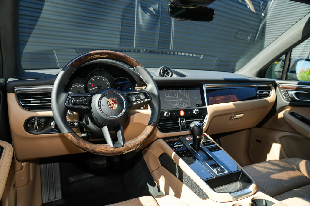 Certified 2026 Porsche Macan AWD/4WD image 30