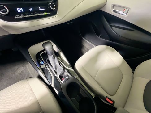 Used 2020 Toyota Corolla LE image 25