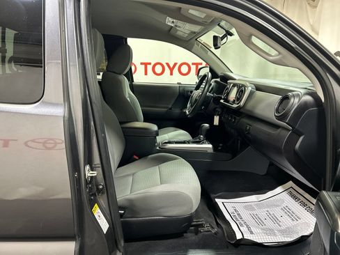 Used 2017 Toyota Tacoma SR5 w/ Tow Package AWD/4WD image 13