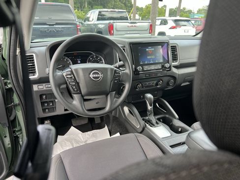 Used 2024 Nissan Frontier SV w/ Technology Package AWD/4WD image 30