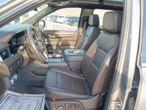 Used 2022 GMC Yukon Denali w/ Denali Premium Package image 6