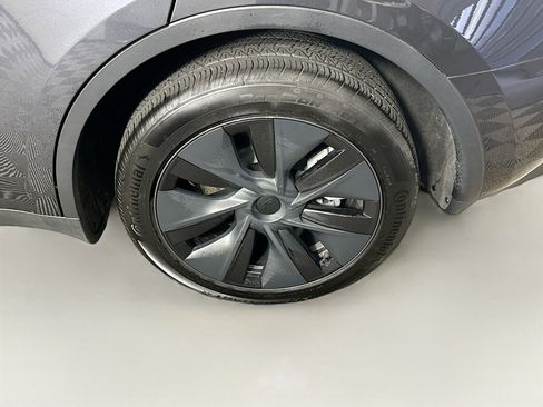 Used 2024 Tesla Model Y Long Range image 11