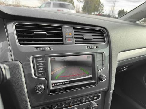 Used 2016 Volkswagen e-Golf SE FWD image 20