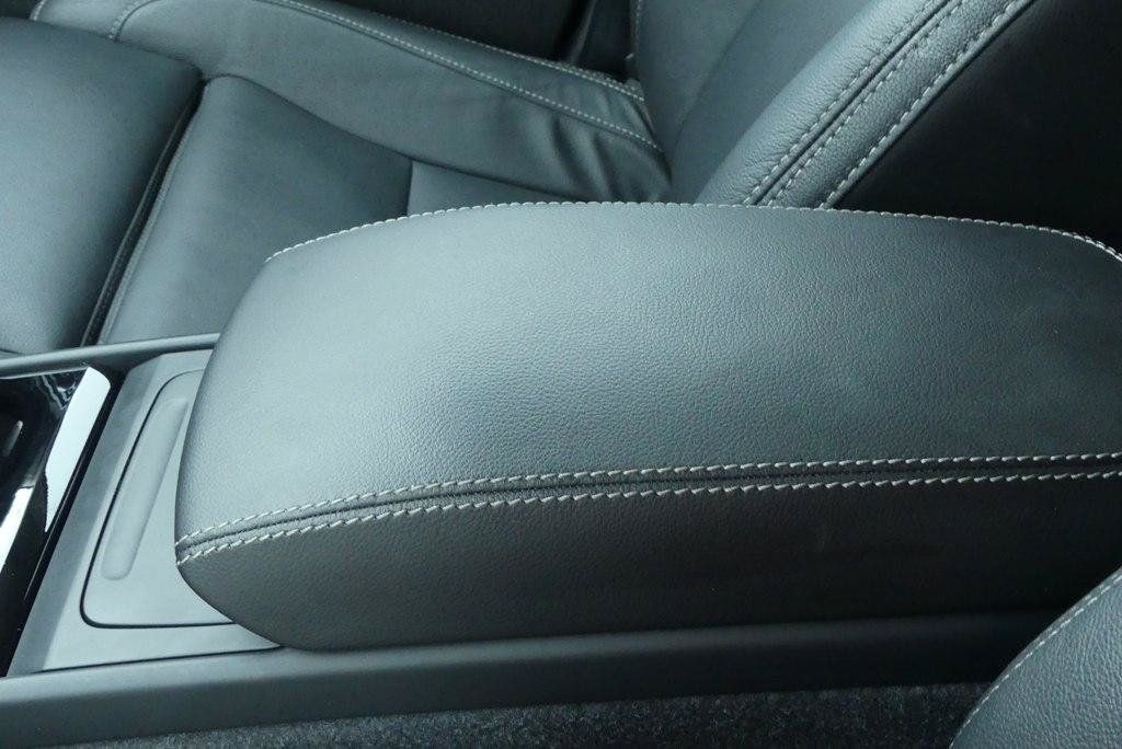Used 2024 Volvo XC40 B5 Plus AWD/4WD image 28