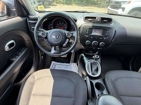 Used 2015 Kia Soul + FWD image 13
