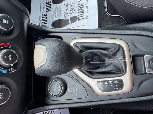 Used 2016 Jeep Cherokee Sport image 41