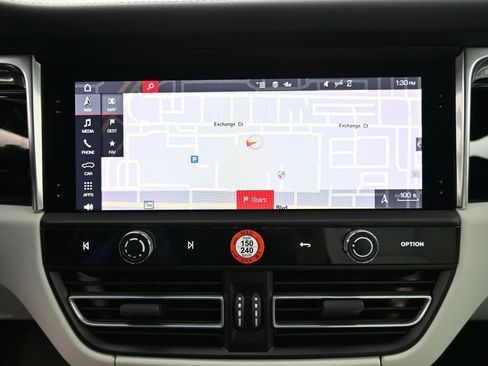 Certified 2025 Porsche Macan AWD/4WD image 21