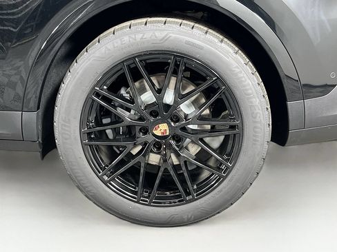 New 2026 Porsche Cayenne AWD/4WD image 33