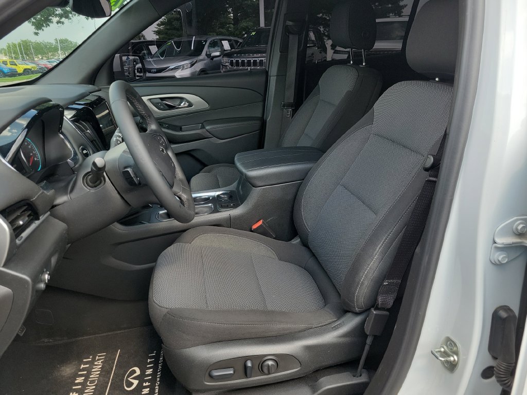 Used 2023 Chevrolet Traverse LT w/ Midnight/Sport Edition AWD/4WD image 24