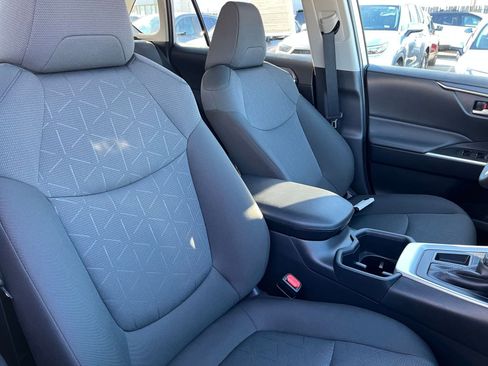 Used 2025 Toyota RAV4 XLE image 35