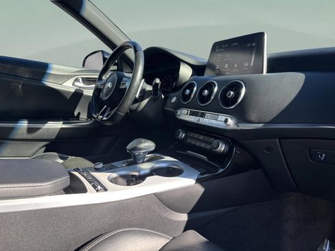 Used 2018 Kia Stinger GT2 image 21