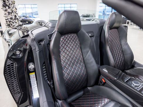 Used 2021 Audi R8 V10 w/ Premium Package image 28