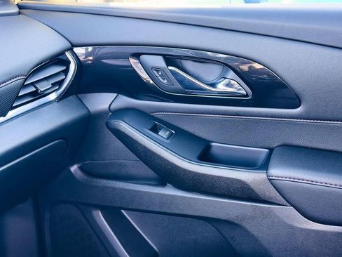 Used 2023 Chevrolet Traverse RS image 25