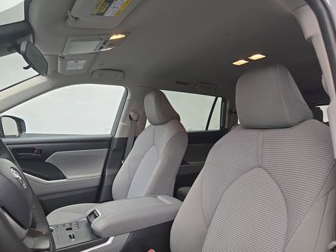 Used 2024 Toyota Highlander LE image 40