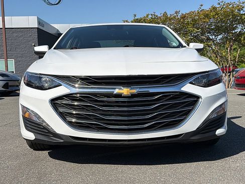 Used 2024 Chevrolet Malibu LT FWD image 2
