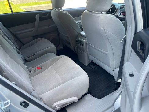 Used 2012 Toyota Highlander FWD w/ Tech Pkg image 26