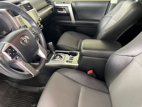 Used 2020 Toyota 4Runner SR5 Premium AWD/4WD image 4