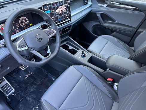 New 2026 Volkswagen Tiguan SE R-Line AWD/4WD image 9