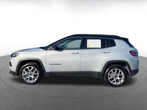 Used 2025 Jeep Compass Limited image 9