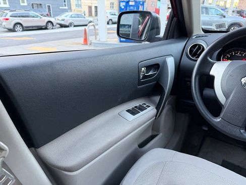 Used 2014 Nissan Rogue S image 24