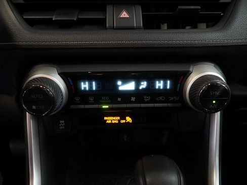 Used 2020 Toyota RAV4 LE image 8