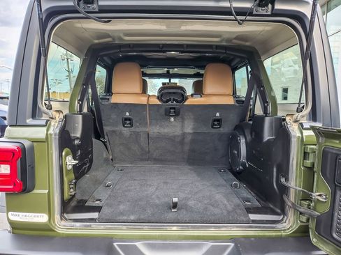 Used 2023 Jeep Wrangler Unlimited Rubicon w/ Xtreme 35 Tire Package image 19