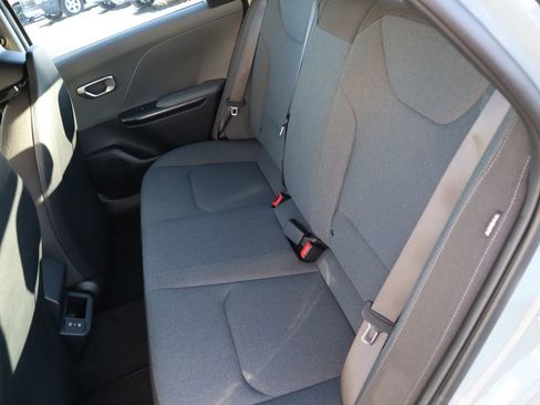 New 2025 Kia K4 LXS image 16