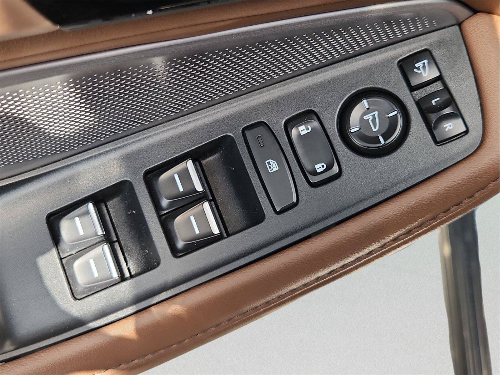 Used 2025 Acura MDX w/ Technology Package FWD image 24