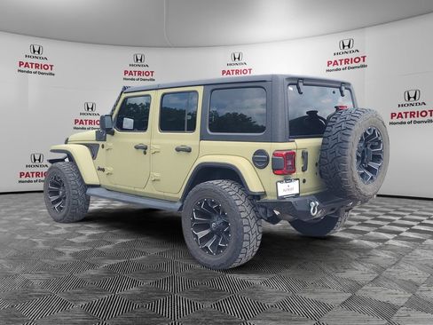 Used 2018 Jeep Wrangler Unlimited Sahara AWD/4WD image 3