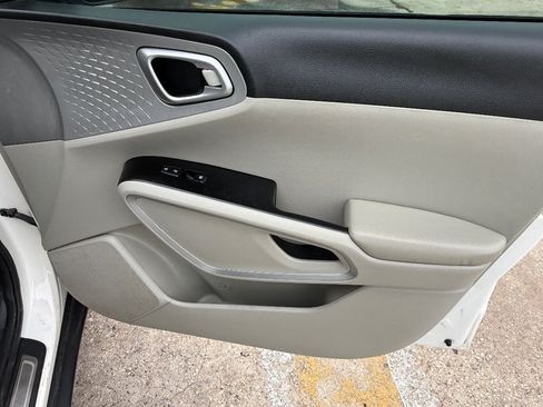 Used 2021 Kia Soul LX FWD image 14