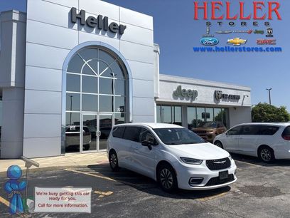 Used 2024 Chrysler Pacifica Limited