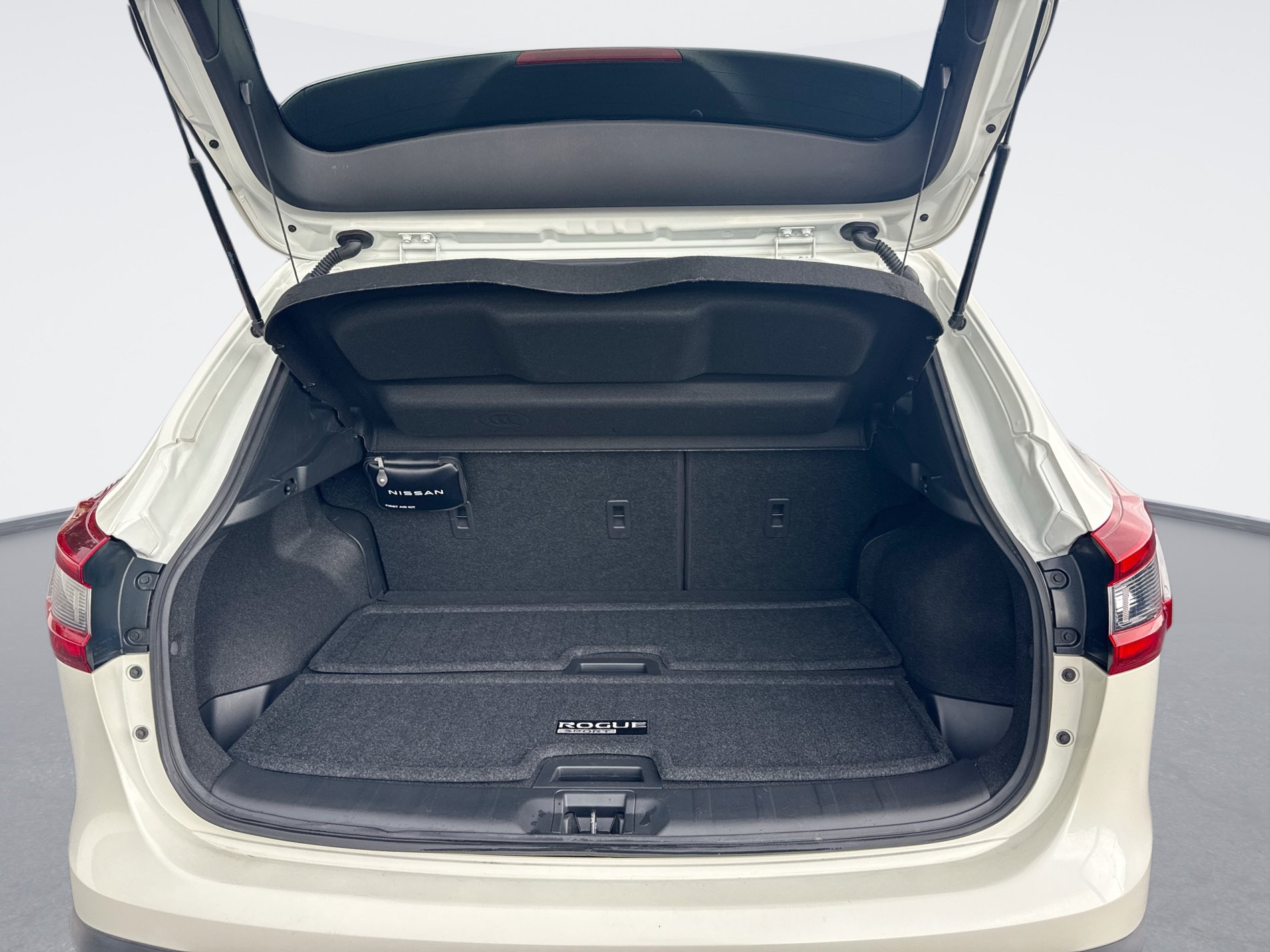 Certified 2022 Nissan Rogue Sport SL w/ Premium Package FWD image 13