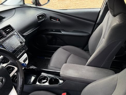 Used 2018 Toyota Prius Prime Plus image 12