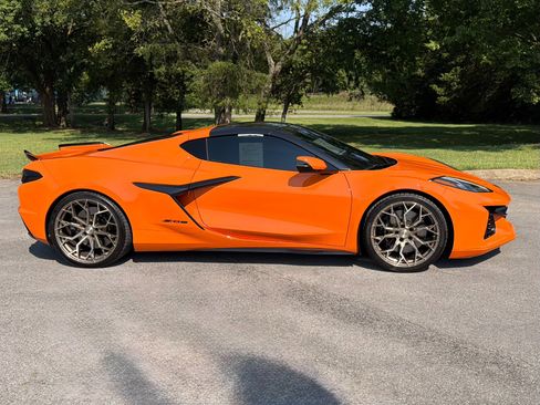 Used 2024 Chevrolet Corvette Z06 RWD image 7