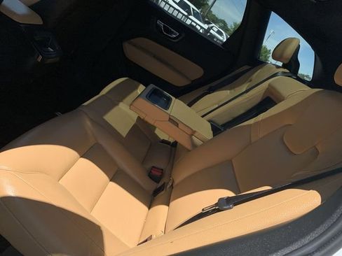 Used 2018 Volvo XC60 T6 Momentum w/ Convenience Package AWD/4WD image 10