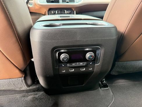 Used 2021 Chevrolet Tahoe High Country w/ Premium Package RWD image 29
