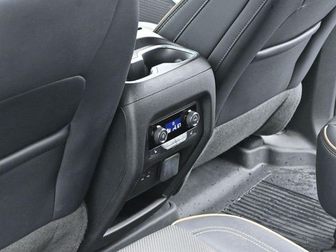 Used 2025 Chevrolet Traverse High Country FWD image 30