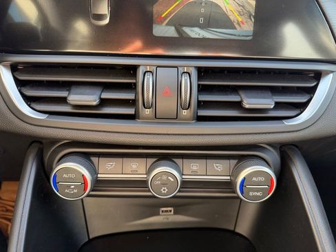 Used 2017 Alfa Romeo Giulia image 23