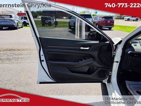 Used 2022 Nissan Altima 2.5 SR w/ Midnight Edition Package AWD/4WD image 14