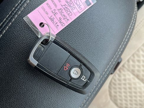Used 2020 Ford Escape SE image 20